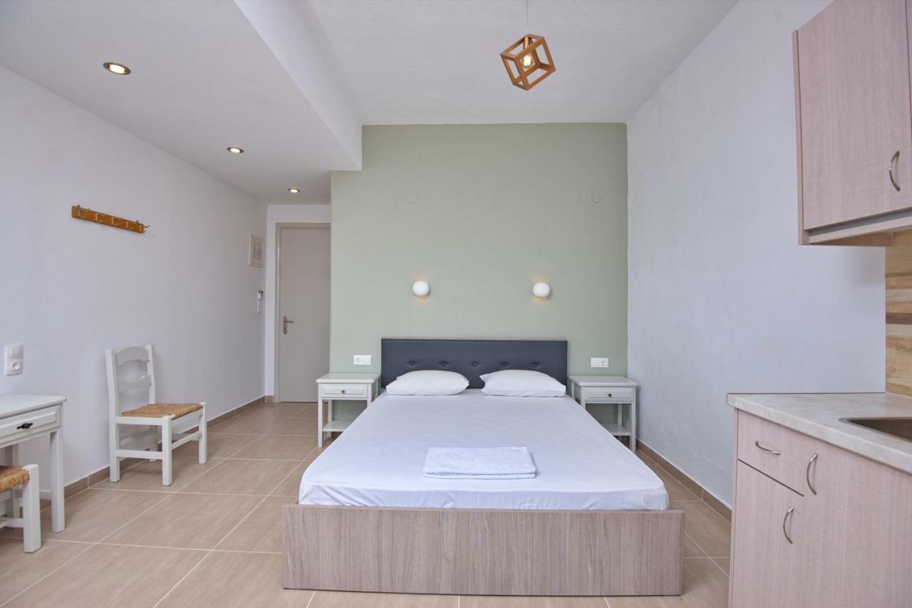 Pantheon Hotel Patitiri Buitenkant foto